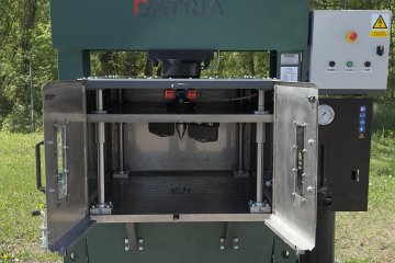 Plastic lumps cutter