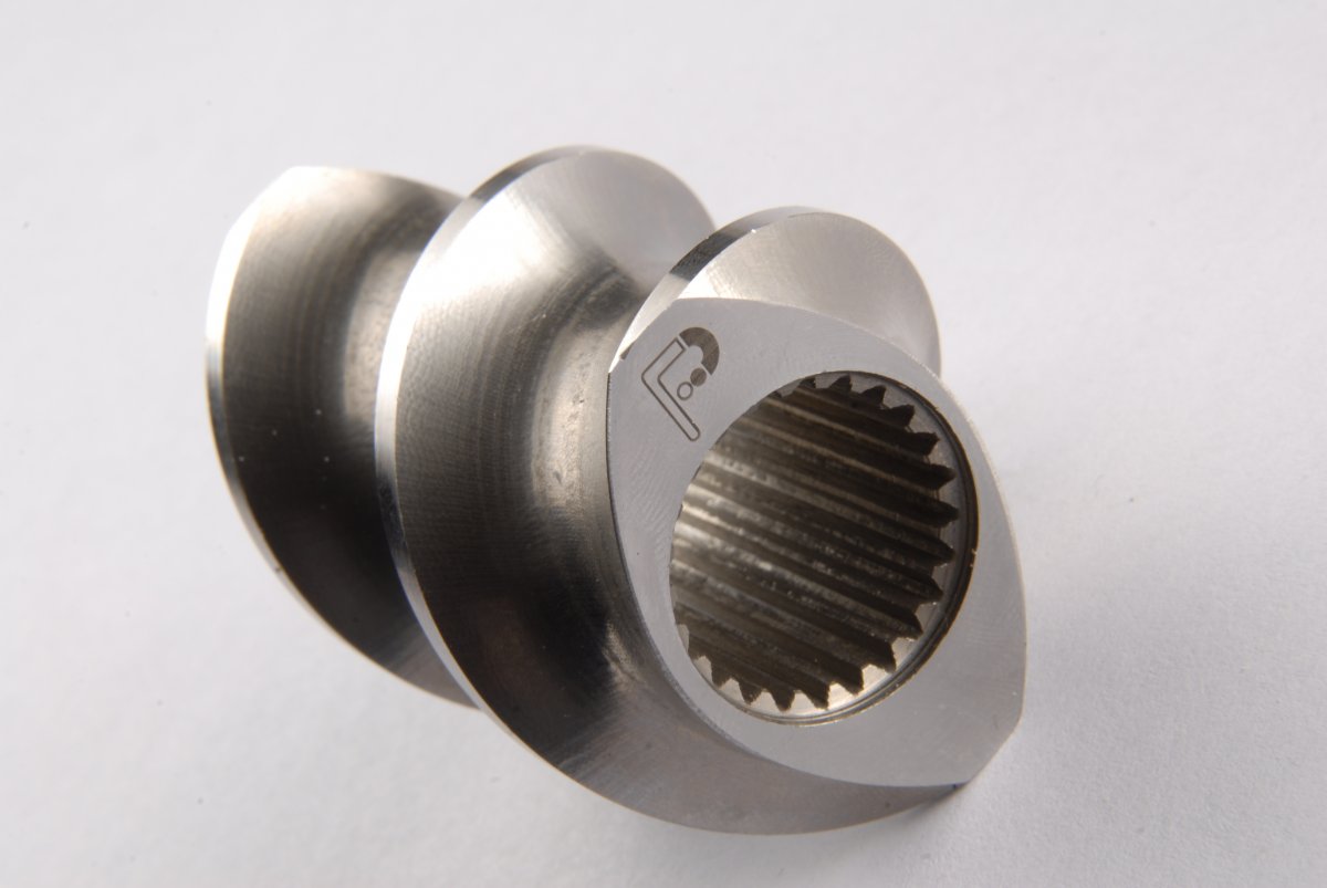 Segmental screws for compounding